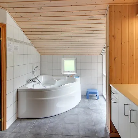 Дом отдыха Three-bedroom Holiday In