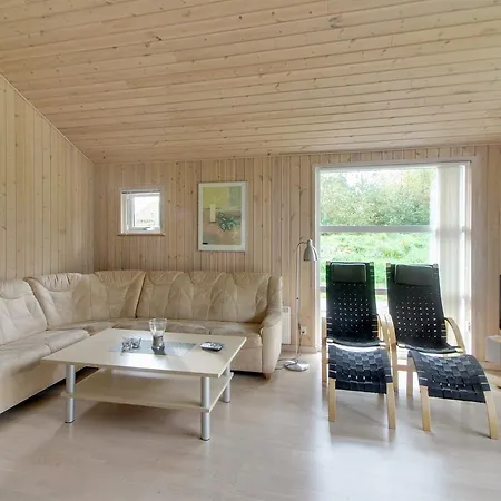 Three-bedroom Holiday In * Hals