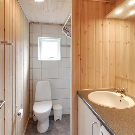 Three-bedroom Holiday In * Hals